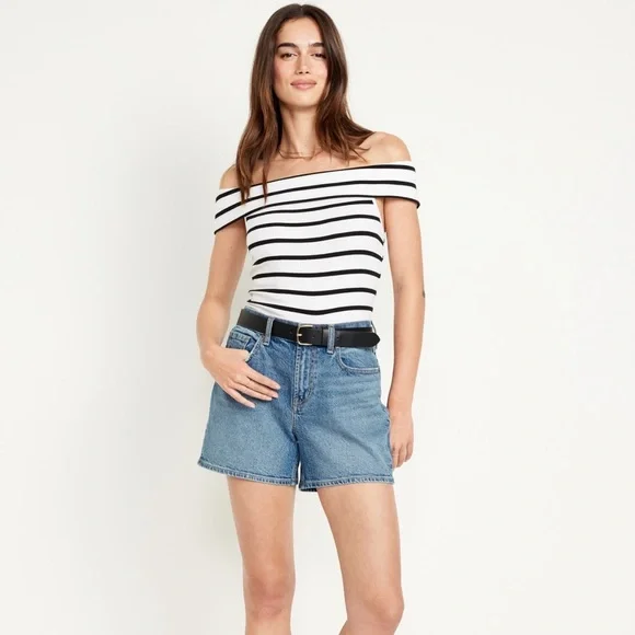 Old Navy High Rise Baggy Denim Shorts - Picture 4 of 4